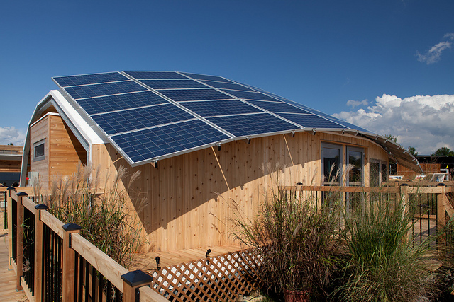 Rumah listrik tenaga surya